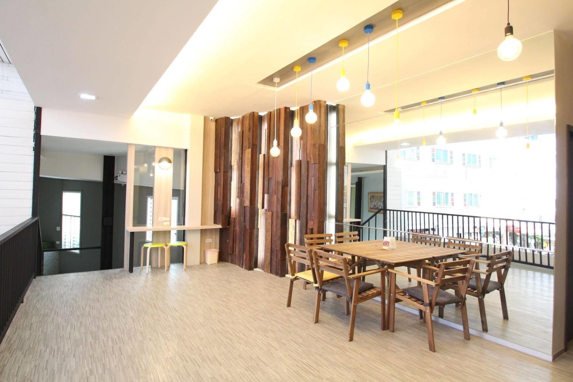 Preme Hostel Бангкок Экстерьер фото